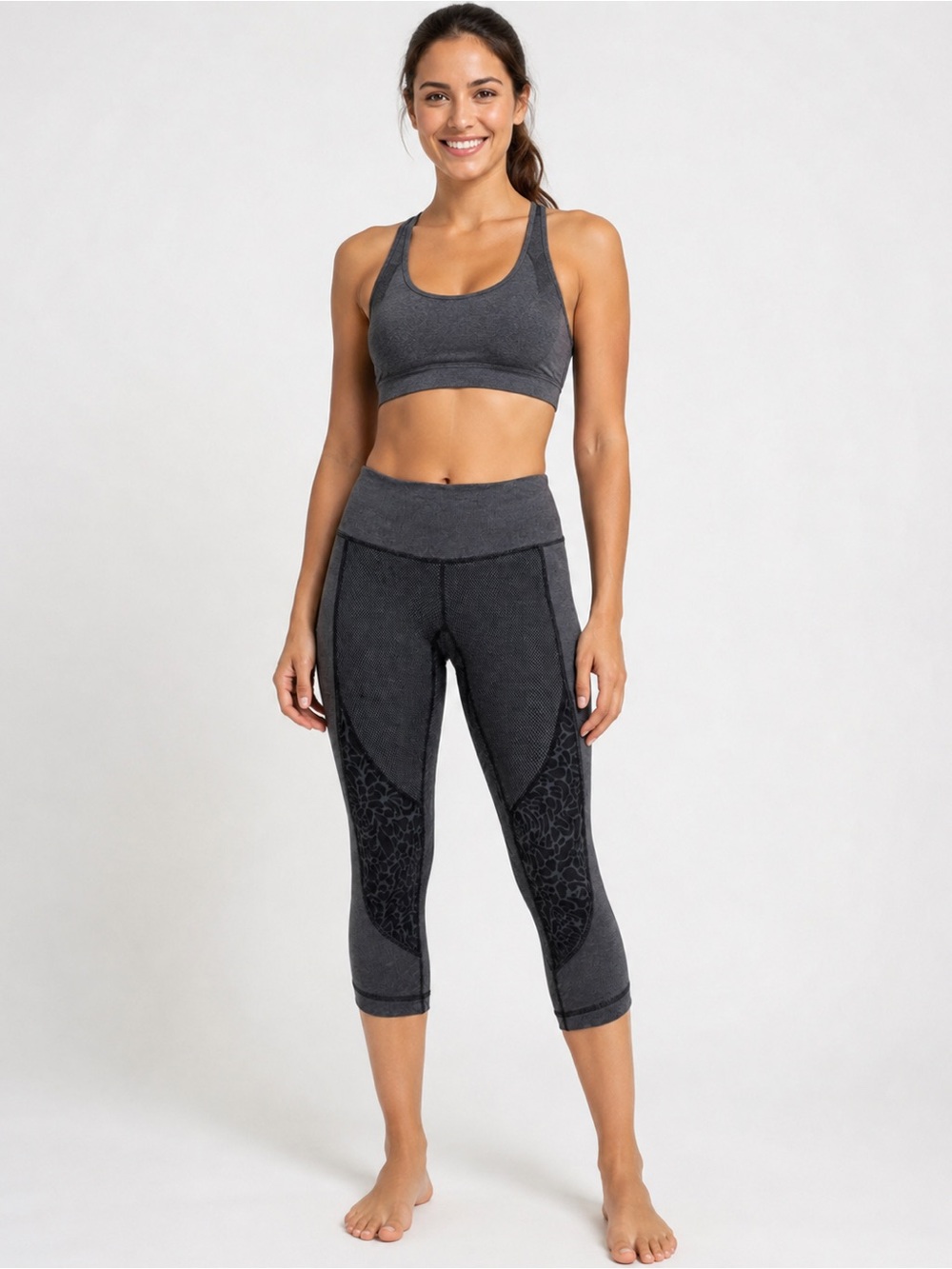 Lululemon Womens Size 6 Cropped Leggings Black Gray Patterned Yoga Pants